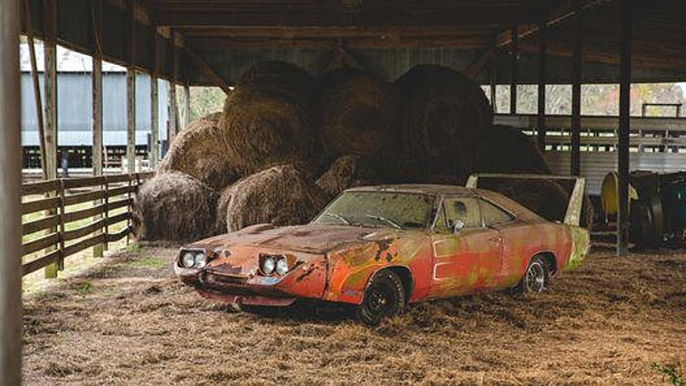 Полуразрушенный Dodge Daytona может уйти с аукциона за 250 000 долларов Полуразрушенный Dodge Daytona может уйти с аукциона за 250 000 долларов