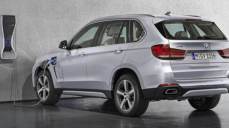 BMW X5 стал подключаемым гибридом