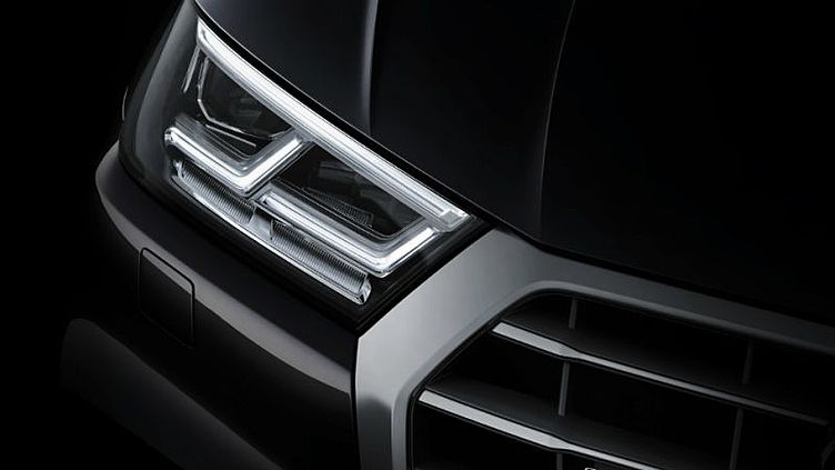 Компания Audi показала матричные фары нового Q5 [Video]