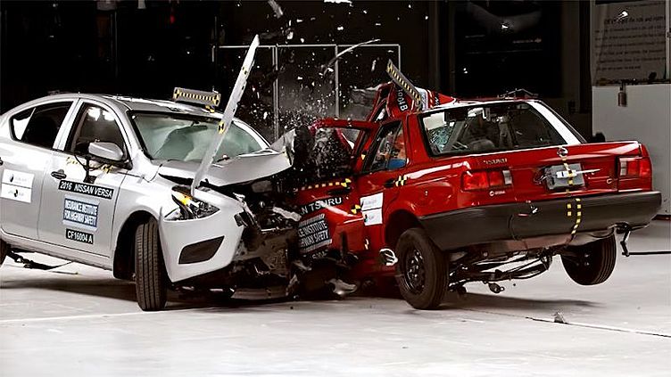 В США устроили краш-тест старого и современного Nissan [Video]