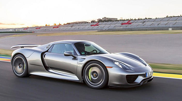 Porsche представит в Москве гибридный суперкар за 48 млн рублей Porsche представит в Москве гибридный суперкар за 48 млн рублей