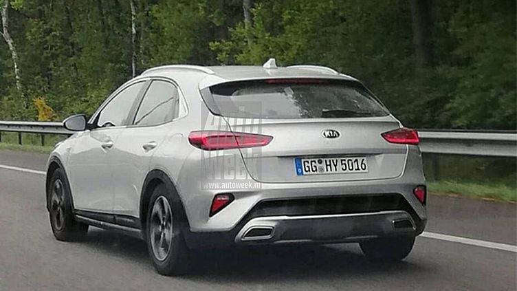 Вседорожный Kia XCeed сфотографировали без камуфляжа