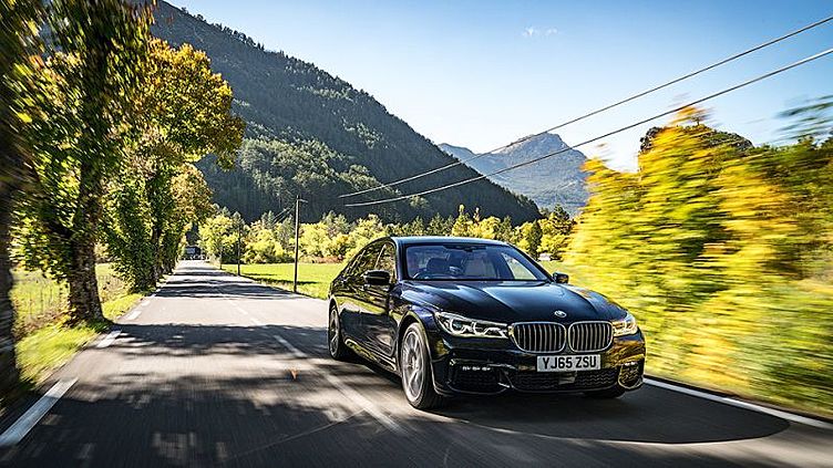 «Семерку» BMW назвали лучшей машиной для шоферов «Семерку» BMW назвали лучшей машиной для шоферов