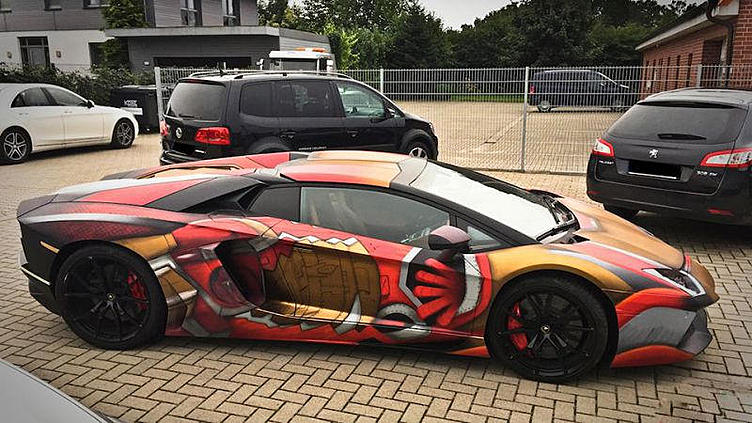 Немец сделал меняющий цвет от воды Lamborghini Aventador