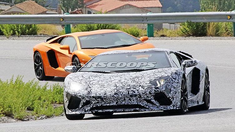 Lamborghini вывела на тесты обновленный Aventador