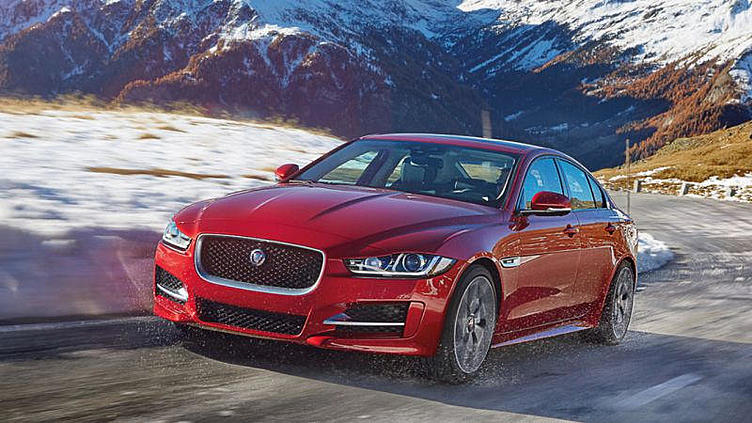 Самому компактному Jaguar выписали полный привод Самому компактному Jaguar выписали полный привод