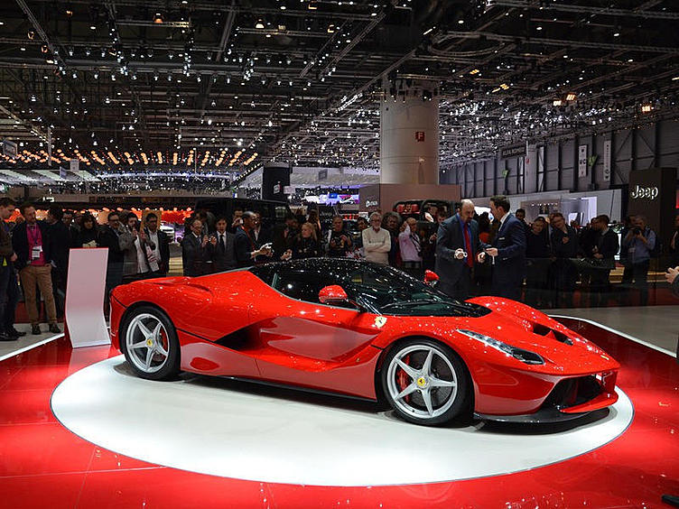 Новый суперкар LaFerrari подменяет болид 