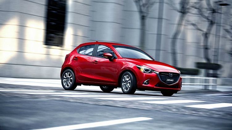 Mazda обновила «двойку» и кроссовер CX-3 Mazda обновила «двойку» и кроссовер CX-3