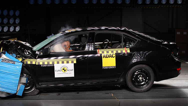 В очередных краш-тестах лидером оказалась Skoda Octavia В очередных краш-тестах лидером оказалась Skoda Octavia