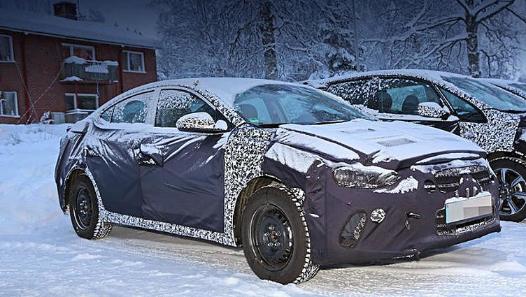 Четырёхдверка Hyundai Elantra загримируется под купе Четырёхдверка Hyundai Elantra загримируется под купе