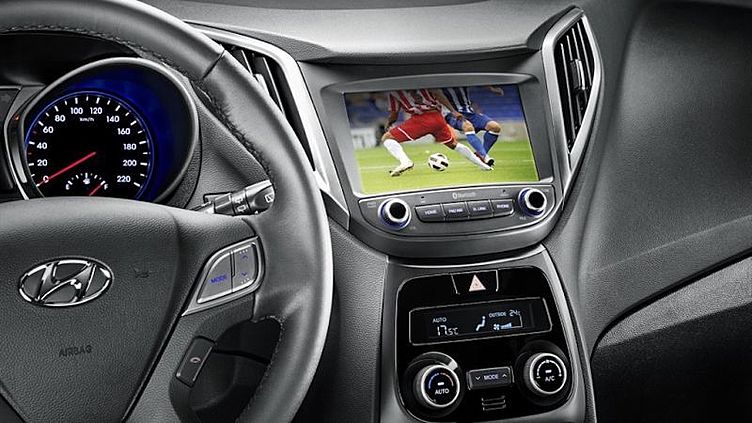 Маленький бюджетный Hyundai оснастили телевизором Маленький бюджетный Hyundai оснастили телевизором