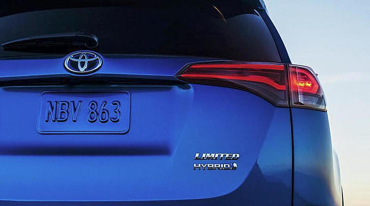 Toyota анонсировала гибридный кроссовер RAV 4 Toyota анонсировала гибридный кроссовер RAV 4