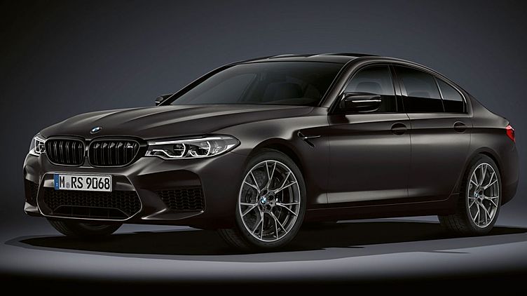 Юбилейный BMW M5: самый мощный двигатель и декор из золота Юбилейный BMW M5: самый мощный двигатель и декор из золота