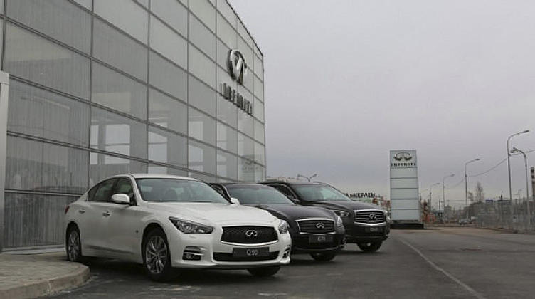 Infiniti снижает цены на автомобили в России