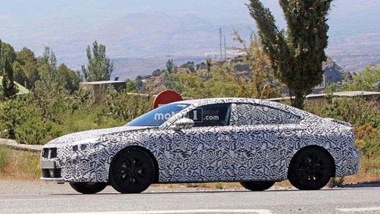 Новый Peugeot 508 засветился на испытаниях Новый Peugeot 508 засветился на испытаниях
