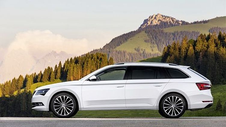 Skoda везет в Россию самый большой универсал Skoda везет в Россию самый большой универсал