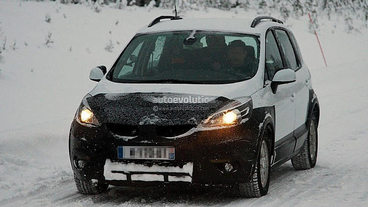 Внедорожный вариант Renault Scenic попал в объектив Внедорожный вариант Renault Scenic попал в объектив