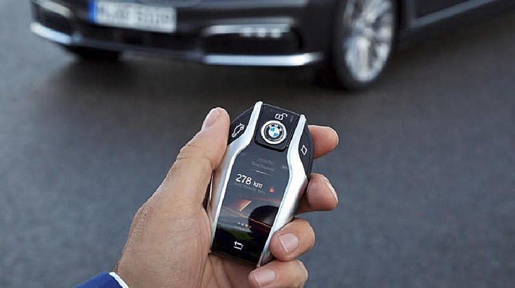 Владельцам BMW 7 серии предложат высокотехнологичный суперключ Владельцам BMW 7 серии предложат высокотехнологичный суперключ