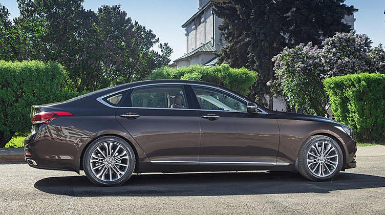 Hyundai приподнял Genesis специально для России Hyundai приподнял Genesis специально для России