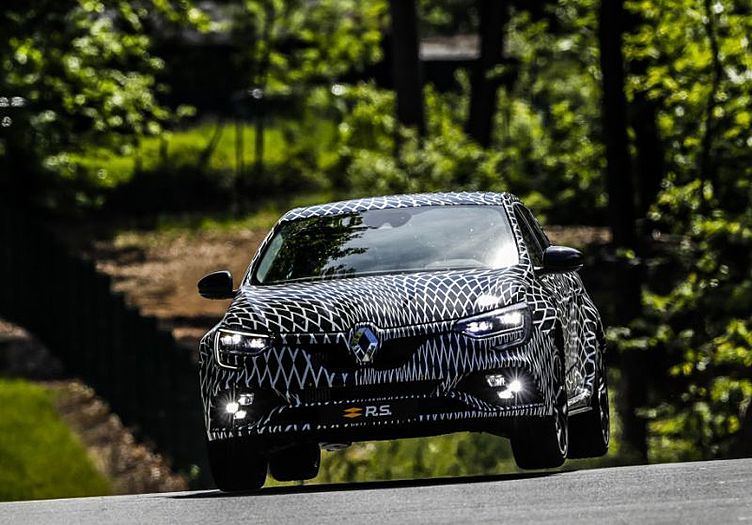 У нового Megane R.S. будет полноуправляемое шасси и два варианта подвески У нового Megane R.S. будет полноуправляемое шасси и два варианта подвески