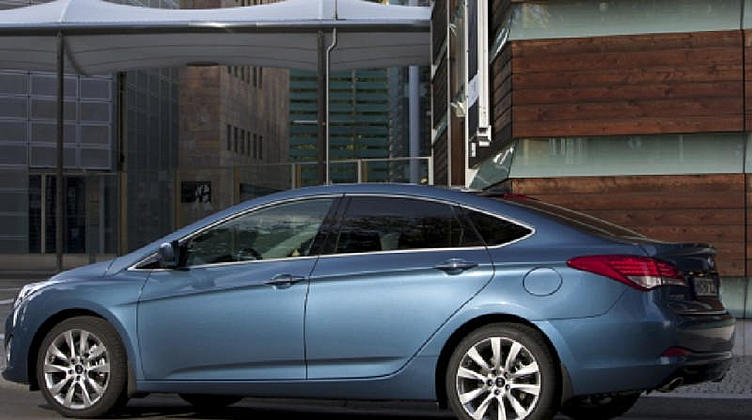 Hyundai вновь повысила цены на автомобили в России Hyundai вновь повысила цены на автомобили в России