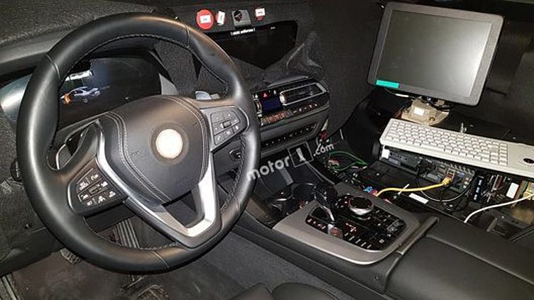 Фотошпионы рассекретили интерьер самого большого BMW X7 Фотошпионы рассекретили интерьер самого большого BMW X7