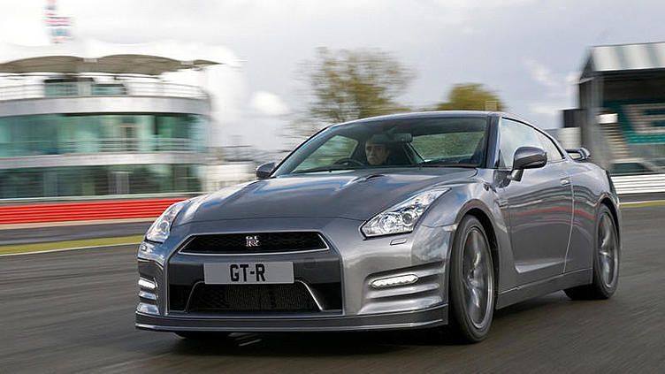 Nissan GT-R может стать гибридом