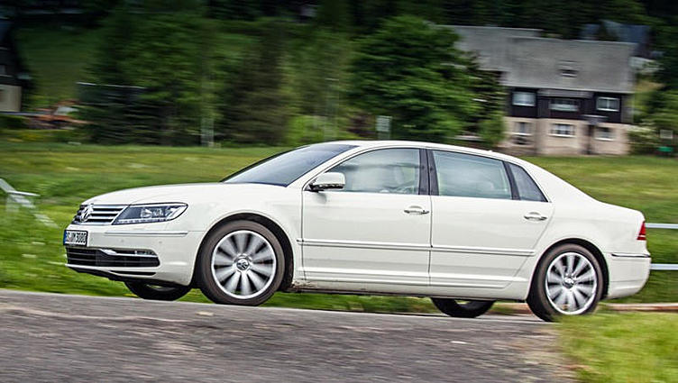 Volkswagen Phaeton задержится и подешевеет до бизнес-класса