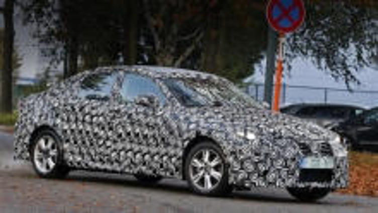Cедан Lexus IS нового поколения вышел на испытания Cедан Lexus IS нового поколения вышел на испытания