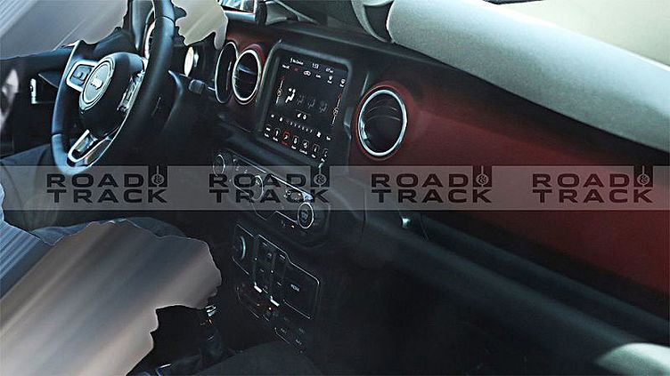 Шпионы сфотографировали интерьер нового Jeep Wrangler Шпионы сфотографировали интерьер нового Jeep Wrangler