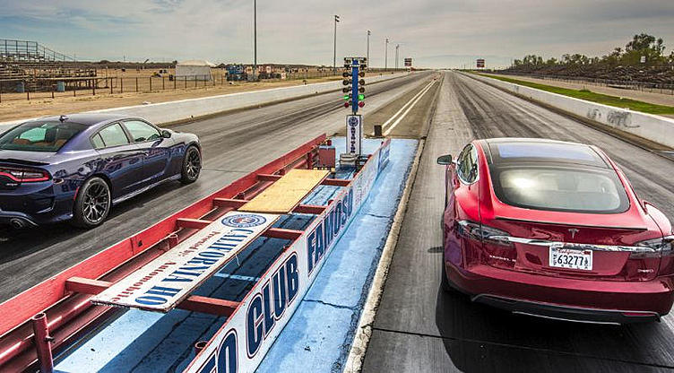 Tesla Model S: Не влезай – убьет Tesla Model S: Не влезай – убьет