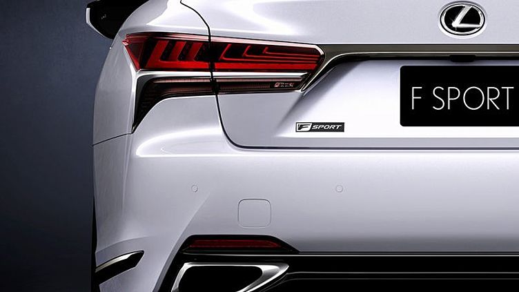 Lexus показал фрагмент «спортивного» седана LS Lexus показал фрагмент «спортивного» седана LS