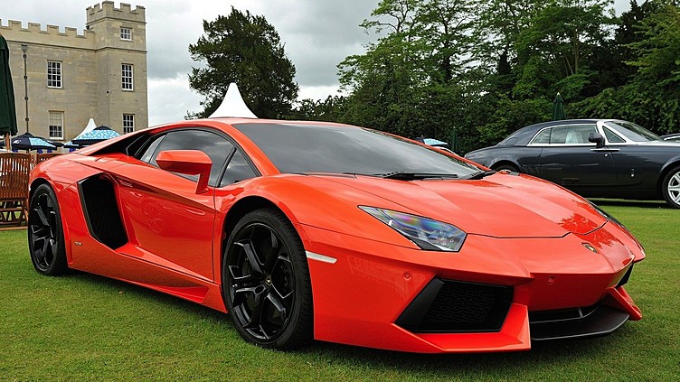 Lamborghini привезет в Россию последний Aventador