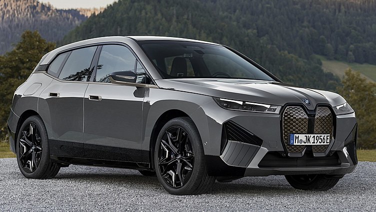 BMW представила iX M60, который приедет в Россию BMW представила iX M60, который приедет в Россию