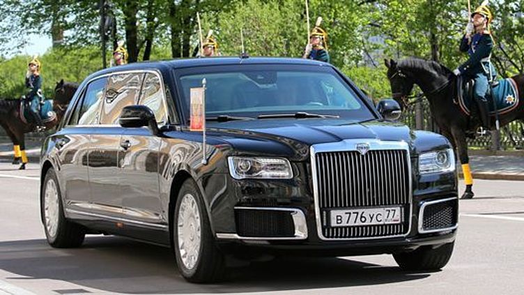 Владимир Путин начал использовать новый лимузин Aurus в рабочих поездках