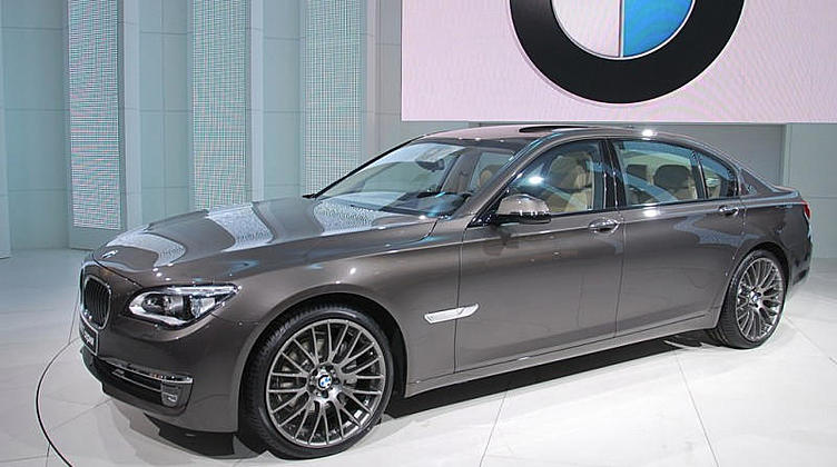 Новая заднеприводная платформа BMW дебютирует на седане 7 серии
