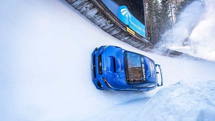 Subaru WRX STI прокатилась по бобслейной трассе [Video]