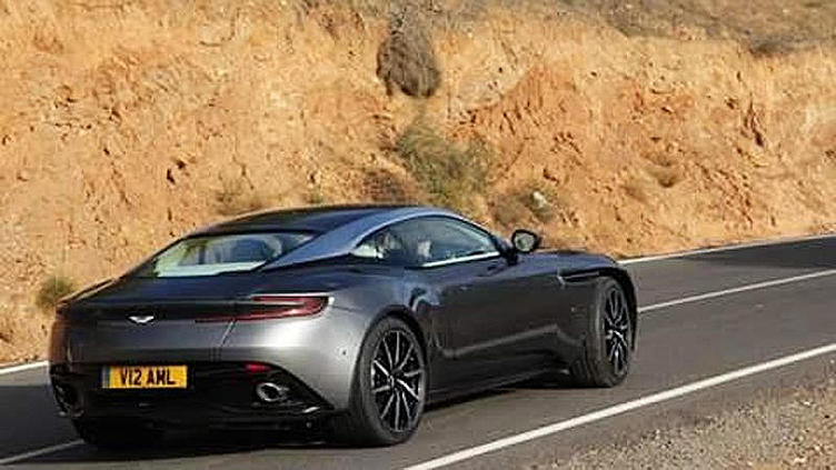 В Сети частично раскрыли первый турбированный Aston Martin