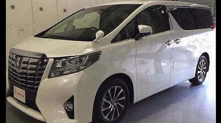 В сети появились первые фото новой Toyota Alphard