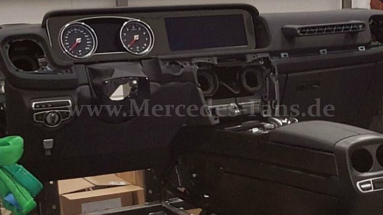 Шпионы сфотографировали салон нового Mercedes-Benz G-Class