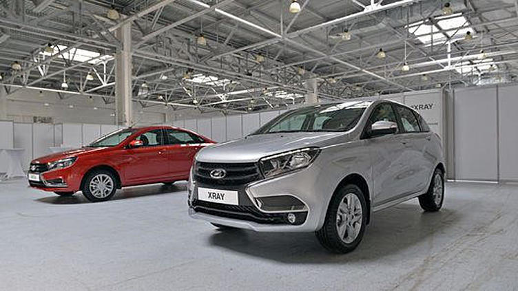Lada Xray учат ездить в две педали Lada Xray учат ездить в две педали