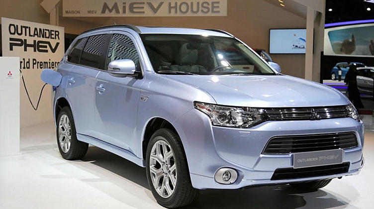 Mitsubishi назвал цену нового Outlander PHEV