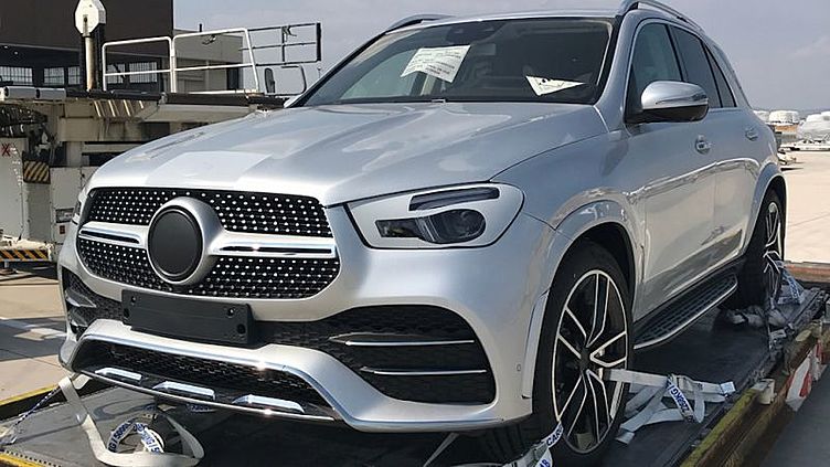 Новый Mercedes GLE сфотографировали почти без камуфляжа Новый Mercedes GLE сфотографировали почти без камуфляжа