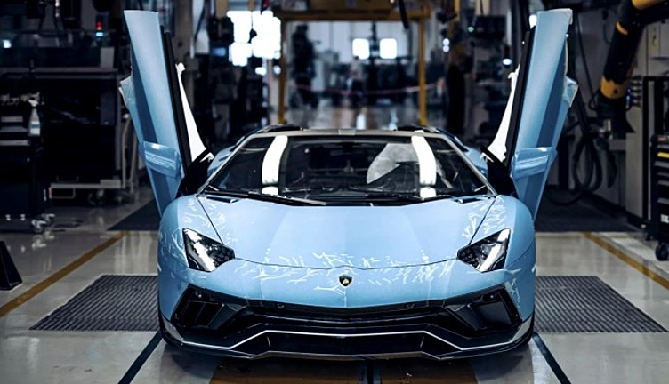 Lamborghini выпустила последний суперкар Aventador