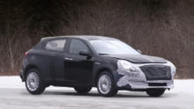 Шпионеры подловили новый хэтчбек Chrysler 100 Шпионеры подловили новый хэтчбек Chrysler 100