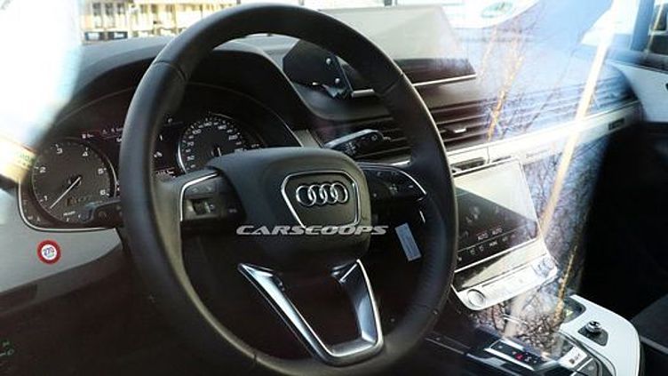 Фотошпионам удалось заглянуть внутрь Audi Q8
