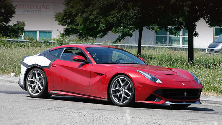 Купе Ferrari F12 M появится в следующем году