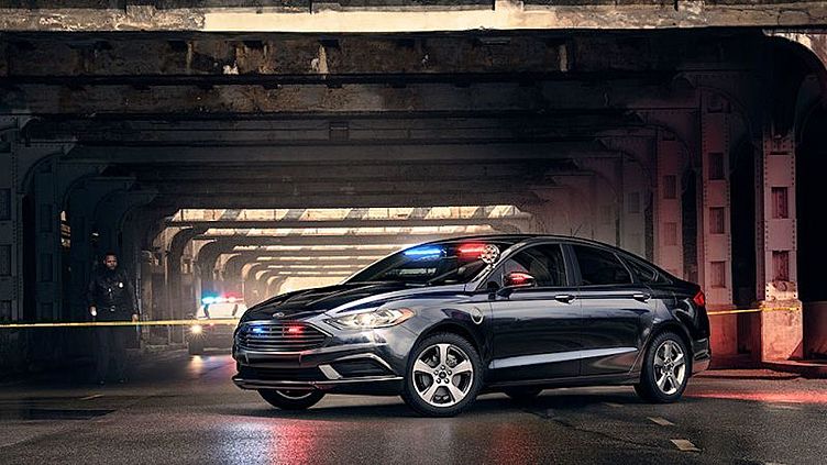 Ford построил для полиции подзаряжаемый от розетки седан Ford построил для полиции подзаряжаемый от розетки седан