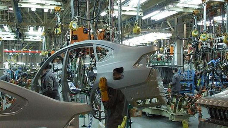 Российские автозаводы загружены меньше чем наполовину Российские автозаводы загружены меньше чем наполовину
