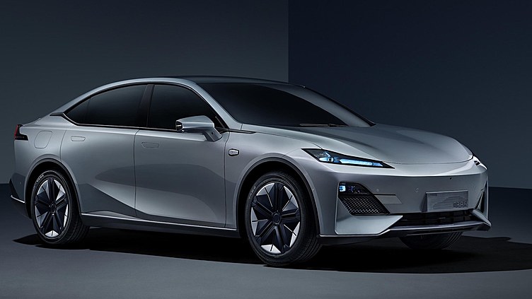 Changan показал конкурента Tesla Model 3 Changan показал конкурента Tesla Model 3